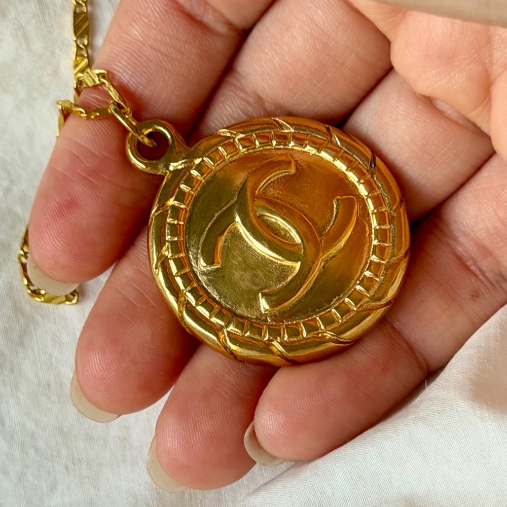 Large Chanel Pendant Necklace - Picture 16 of 16